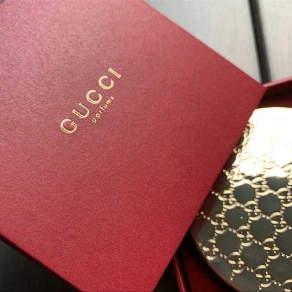 🌟 New Compact Gucci Mirror and Lil Book of Gucci - Picture 5 of 10